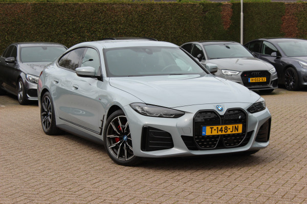 BMW i4 eDrive40 High Executive 84 kWh / SoH 93,5% / Trekhaak / 360Camera / Head-up / Leder / 19'' / Navigatie / Stoelverwarming / DAB / Cruise Control