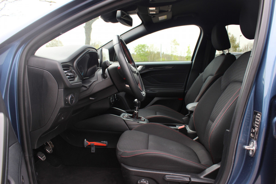 Ford Focus 1.0 EcoBoost ST Line Business / CarPlay / Keyless / Parkeerhulp V+A / 18'' / Stuur+Stoelverwarming / LED / DAB / Cruise Control