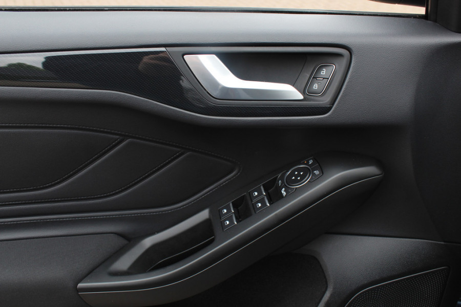 Ford Focus 1.0 EcoBoost ST Line Business / CarPlay / Keyless / Parkeerhulp V+A / 18'' / Stuur+Stoelverwarming / LED / DAB / Cruise Control