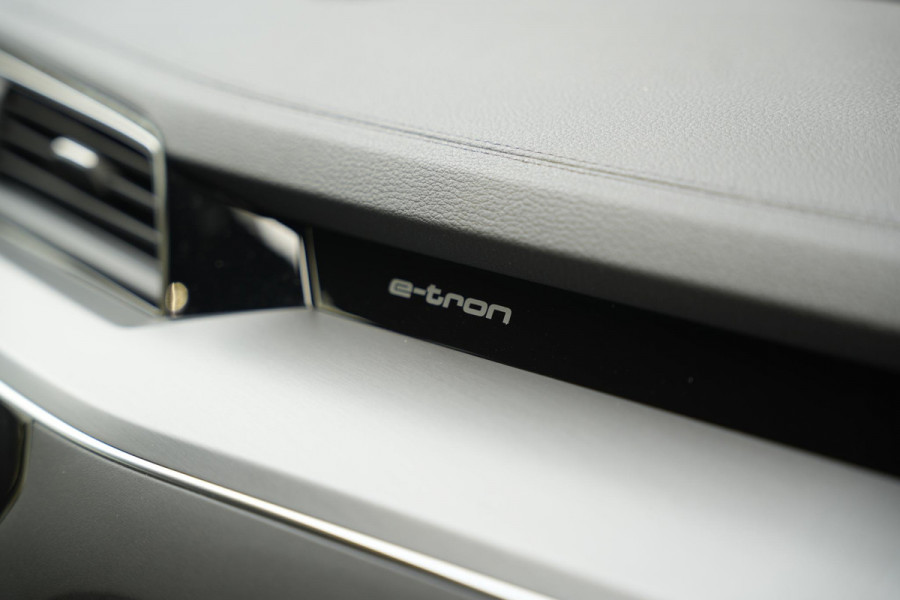Audi e-tron e-tron 55 quattro advanced 95 kWh S Line B&O Adaptieve Cruise LED Stoelverw.