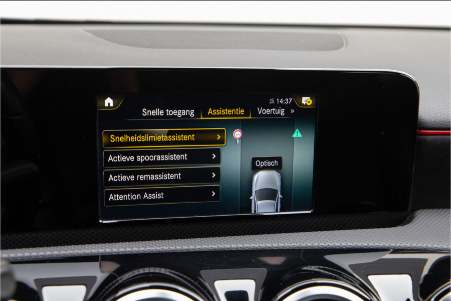 Mercedes-Benz A-Klasse 180 AMG Sportpakket, Camera, 2019