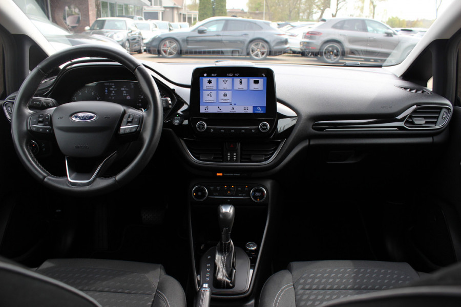 Ford Fiesta 1.0 EcoBoost Titanium Automaat / 52.242 km / Trekhaak / Camera / CarPlay / 16'' / Navigatie / Parkeerhulp V+A / DAB / Getint glas / Cruise Control