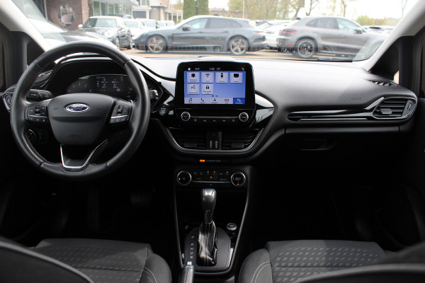 Ford Fiesta 1.0 EcoBoost Titanium Automaat / 52.242 km / Trekhaak / Camera / CarPlay / 16'' / Navigatie / Parkeerhulp V+A / DAB / Getint glas / Cruise Control
