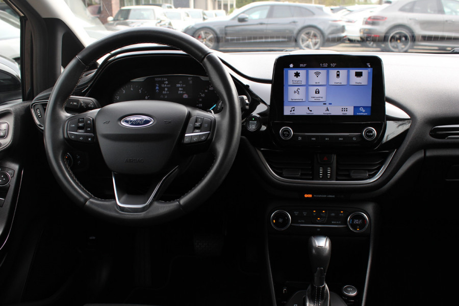 Ford Fiesta 1.0 EcoBoost Titanium Automaat / 52.242 km / Trekhaak / Camera / CarPlay / 16'' / Navigatie / Parkeerhulp V+A / DAB / Getint glas / Cruise Control