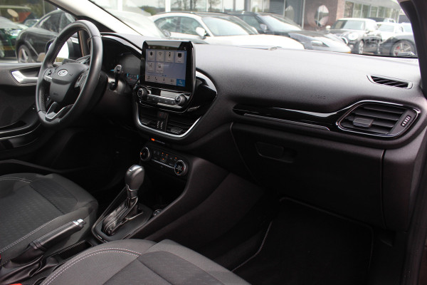 Ford Fiesta 1.0 EcoBoost Titanium Automaat / 52.242 km / Trekhaak / Camera / CarPlay / 16'' / Navigatie / Parkeerhulp V+A / DAB / Getint glas / Cruise Control