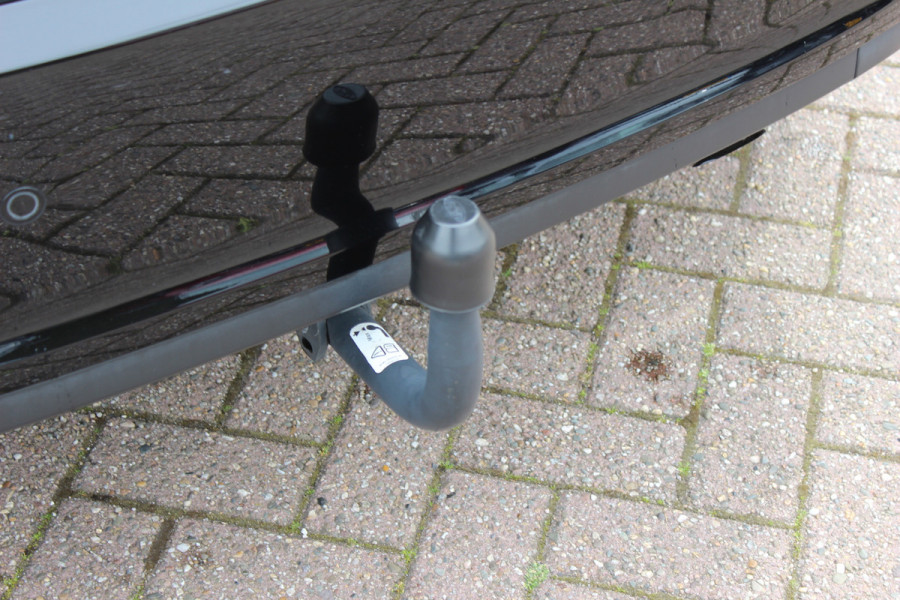 Ford Fiesta 1.0 EcoBoost Titanium Automaat / 52.242 km / Trekhaak / Camera / CarPlay / 16'' / Navigatie / Parkeerhulp V+A / DAB / Getint glas / Cruise Control