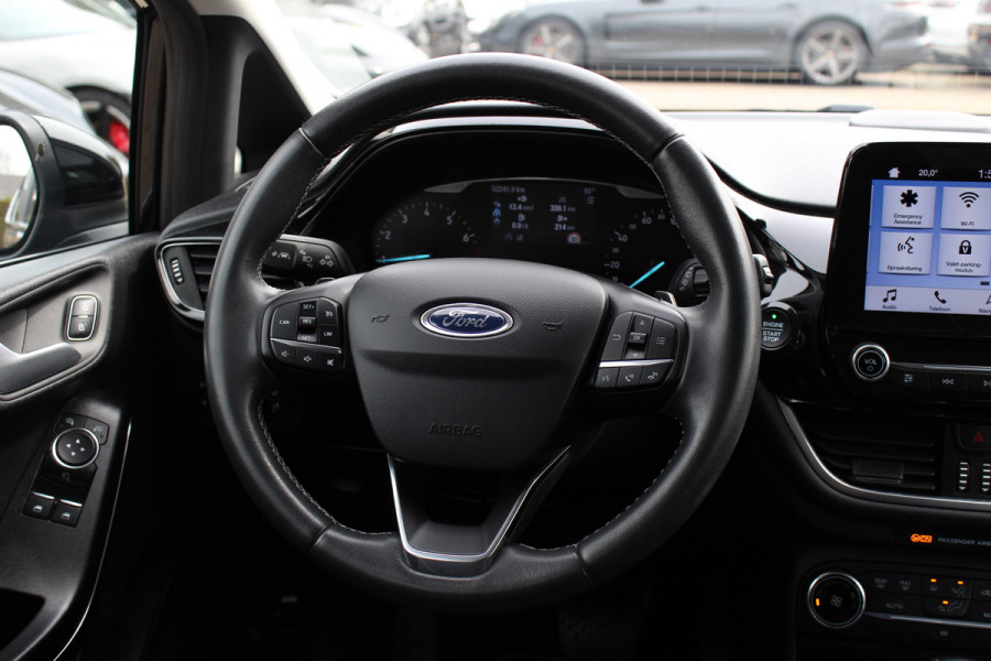 Ford Fiesta 1.0 EcoBoost Titanium Automaat / 52.242 km / Trekhaak / Camera / CarPlay / 16'' / Navigatie / Parkeerhulp V+A / DAB / Getint glas / Cruise Control