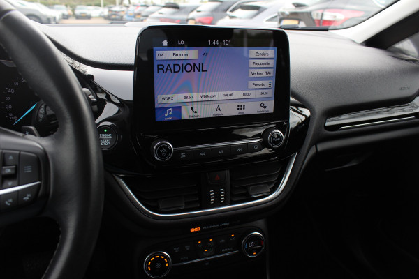 Ford Fiesta 1.0 EcoBoost Titanium Automaat / 52.242 km / Trekhaak / Camera / CarPlay / 16'' / Navigatie / Parkeerhulp V+A / DAB / Getint glas / Cruise Control