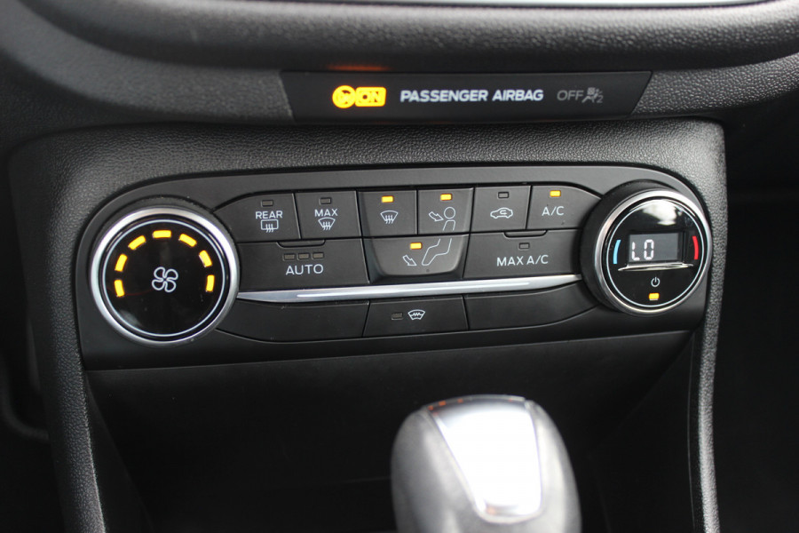 Ford Fiesta 1.0 EcoBoost Titanium Automaat / 52.242 km / Trekhaak / Camera / CarPlay / 16'' / Navigatie / Parkeerhulp V+A / DAB / Getint glas / Cruise Control