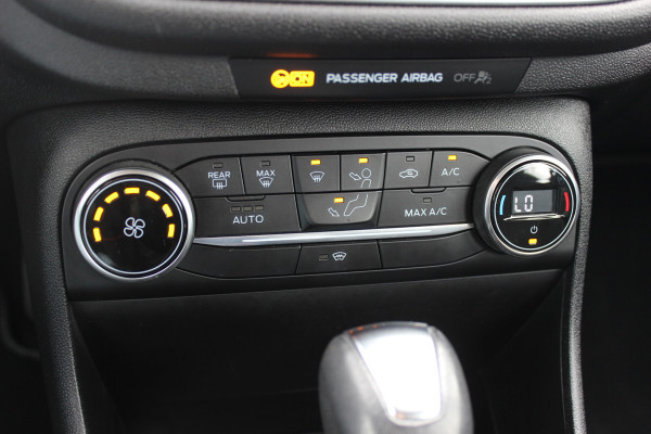 Ford Fiesta 1.0 EcoBoost Titanium Automaat / 52.242 km / Trekhaak / Camera / CarPlay / 16'' / Navigatie / Parkeerhulp V+A / DAB / Getint glas / Cruise Control