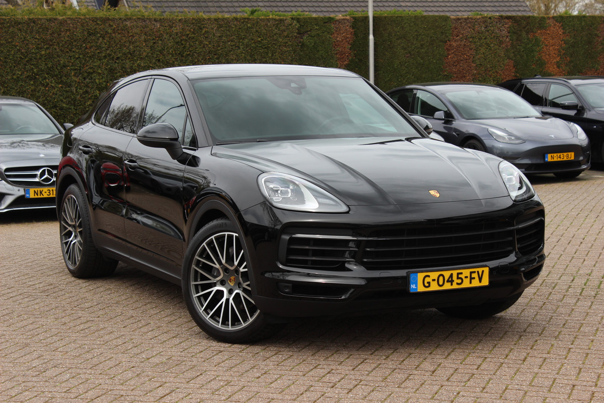 Porsche Cayenne Coupé 3.0 / 61.186 km! / Trekhaak / Camera / Panoramadak / Head-up / Luchtvering / Luxe Leder / Sportchrono / 21'' / Bose / Stuur+Stoelverwarming / Dodehoek / DAB / Cruise Control