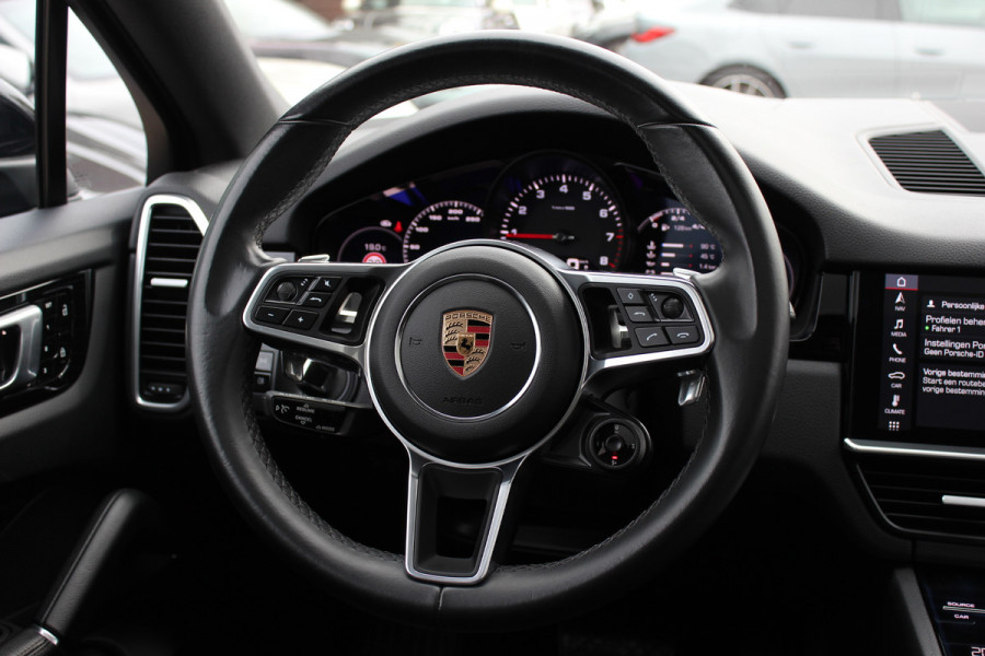 Porsche Cayenne Coupé 3.0 / 61.186 km! / Trekhaak / Camera / Panoramadak / Head-up / Luchtvering / Luxe Leder / Sportchrono / 21'' / Bose / Stuur+Stoelverwarming / Dodehoek / DAB / Cruise Control