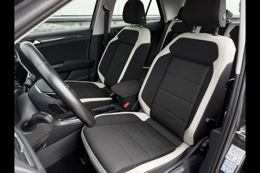 Volkswagen T-Roc 1.5 TSI Sport LED | Trekhaak | Carplay | Camera | Virtual Cockpit | PDC