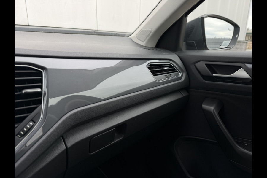 Volkswagen T-Roc 1.5 TSI Sport LED | Trekhaak | Carplay | Camera | Virtual Cockpit | PDC