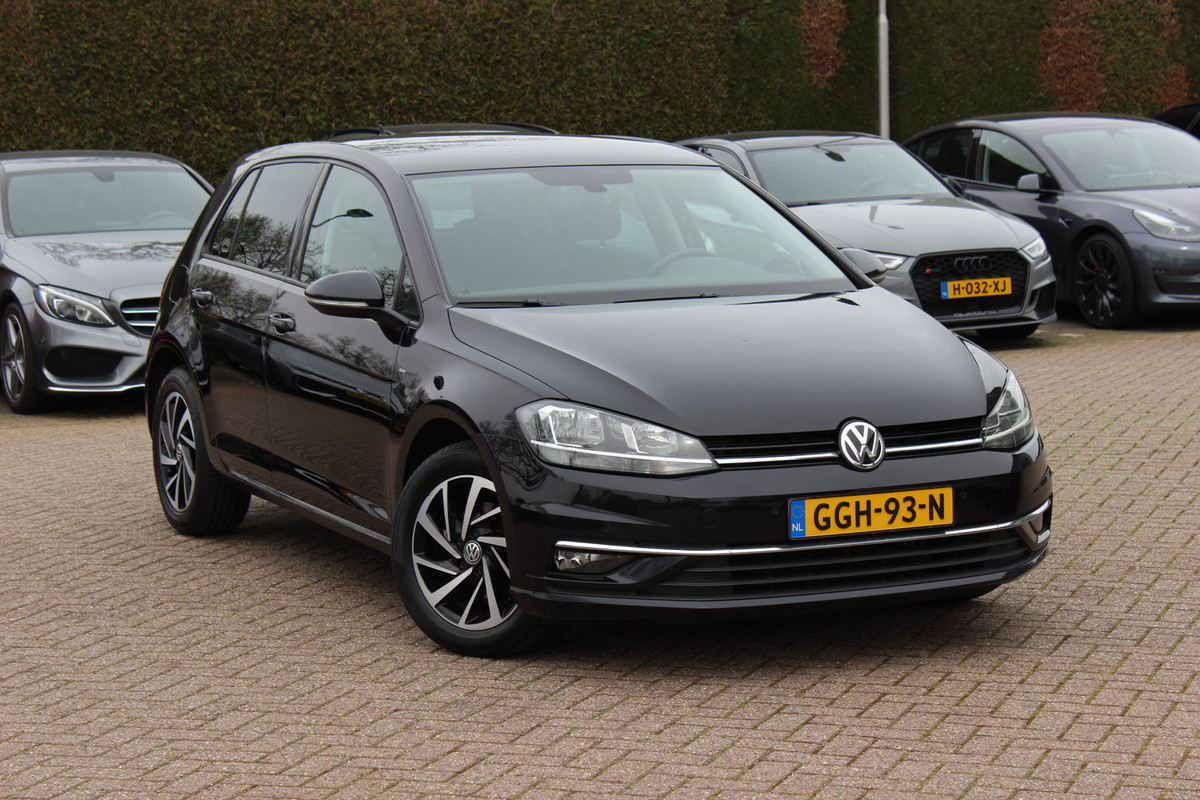 Volkswagen Golf 1.0 TSI Comfortline / Camera / CarPlay / 16'' / Navigatie / Parkeerhulp V+A / Getint glas / DAB / ACC