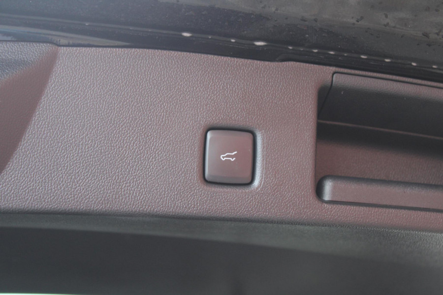 Ford Kuga 2.5 PHEV ST-Line X | Winterpack | Adaptieve Cruise Control | AGR Stoelen | Electrische achterklep | BLIS | Privacy Glass | Camera