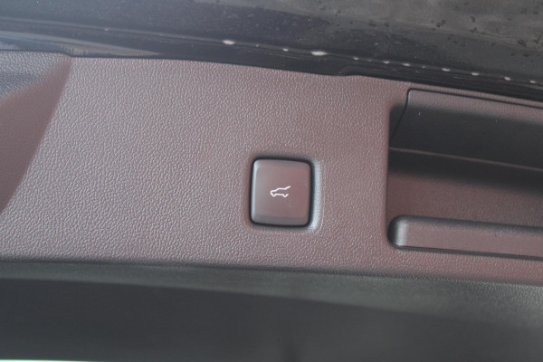 Ford Kuga 2.5 PHEV ST-Line X | Winterpack | Adaptieve Cruise Control | AGR Stoelen | Electrische achterklep | BLIS | Privacy Glass | Camera