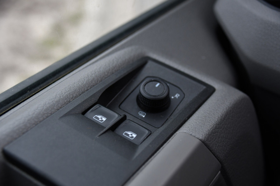 Volkswagen Crafter 35 2.0 TDI L3H2 PB Edition Camera, Cruise, Carplay, 177pk, LED, Stoelverwarming, Multimedia, Standkachel, Trekhaak, Uniek!