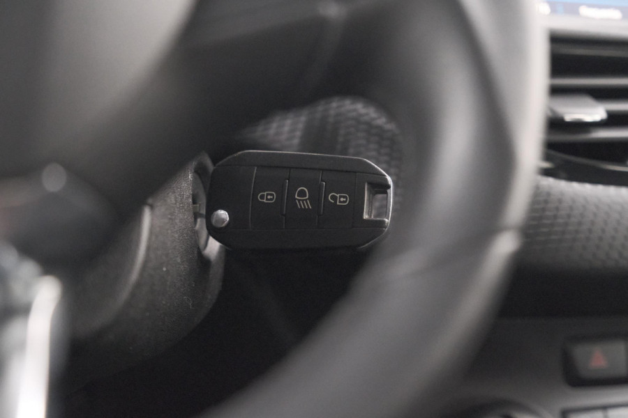 Peugeot 2008 PureTech 110 Blue Lion | Trekhaak | Apple Carplay | Parkeersensoren