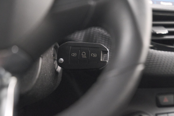 Peugeot 2008 PureTech 110 Blue Lion | Trekhaak | Apple Carplay | Parkeersensoren