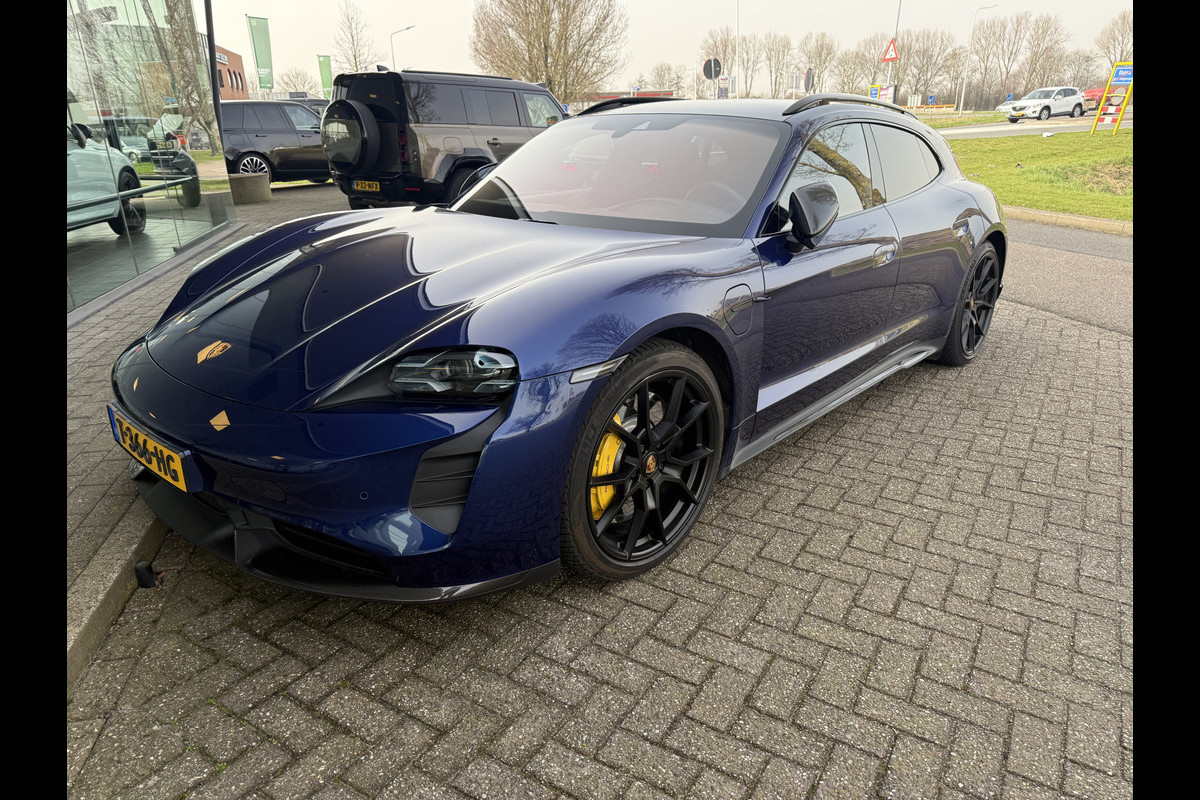 Porsche Taycan Sport Turismo GTS 93 kWh ** Carbon ** PCCB ** NP 198K ** NL auto!!