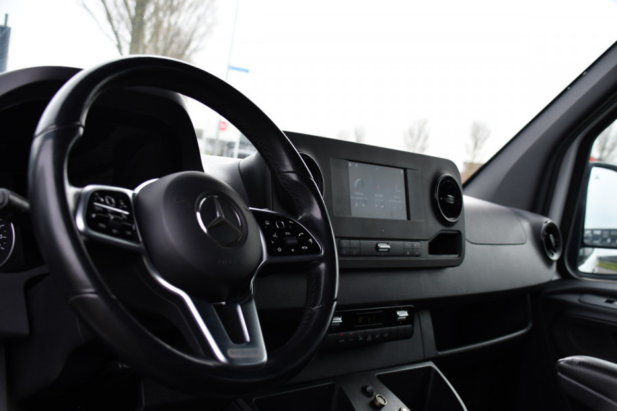 Mercedes-Benz Sprinter 516 2.2 CDI L2H1 DC PB Edition N1! Camera, Cruise, Carplay, 3500kg Trekhaak, Stoelverwarming, 164pk, geveerde stoel, Uniek!