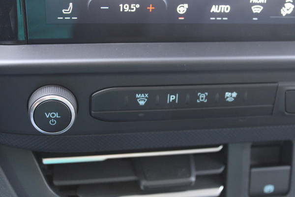 Ford Transit Custom 320 2.5 PHEV L2H1 Sport | SCI | 233pk | Inklapbare trekhaak | 19 inch lichtmetalen Sport velgen (mat zwart) | Verwarmbaar stuurwiel  | Navigatie systeem | B&O speakers