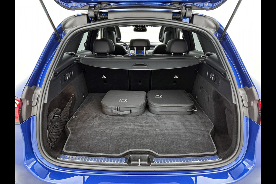 Mercedes-Benz GLC 300 e 4MATIC Plug-In Hybride Panorama Schuif-Kanteldak | Trekhaak | Memory Pakket | Stoel en Stuurverwarming. Inclusief 24 maanden MB Certified garantie voor Europa.