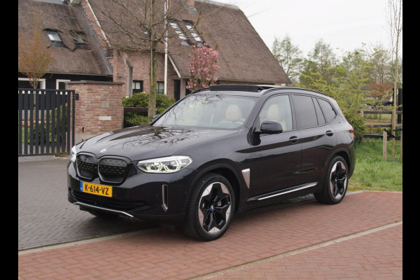 BMW iX3 High Executive 80 kWh | Panoramadak | Trekhaak | Head-Up Display | 360 Camera | Harman Kardon | Sfeerverlichting |