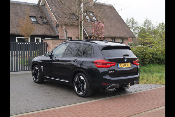 BMW iX3 High Executive 80 kWh | Panoramadak | Trekhaak | Head-Up Display | 360 Camera | Harman Kardon | Sfeerverlichting |
