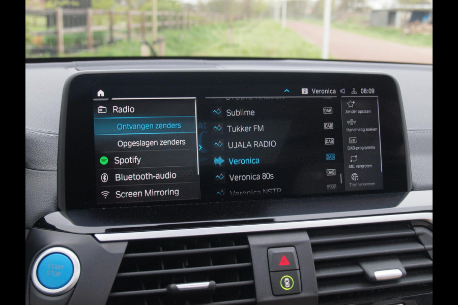 BMW iX3 High Executive 80 kWh | Panoramadak | Trekhaak | Head-Up Display | 360 Camera | Harman Kardon | Sfeerverlichting |