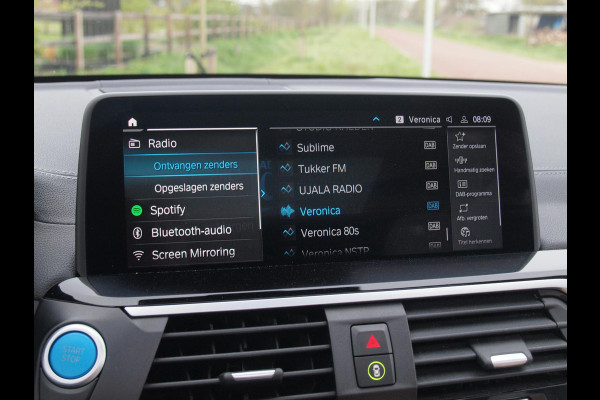 BMW iX3 High Executive 80 kWh | Panoramadak | Trekhaak | Head-Up Display | 360 Camera | Harman Kardon | Sfeerverlichting |