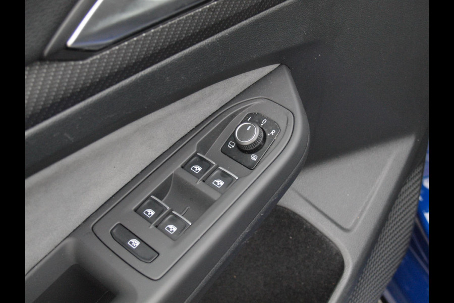 Volkswagen Golf 1.5 eTSI R-Line | Camera | Sfeerverlichting | Apple Carplay | Virtual Cockpit |