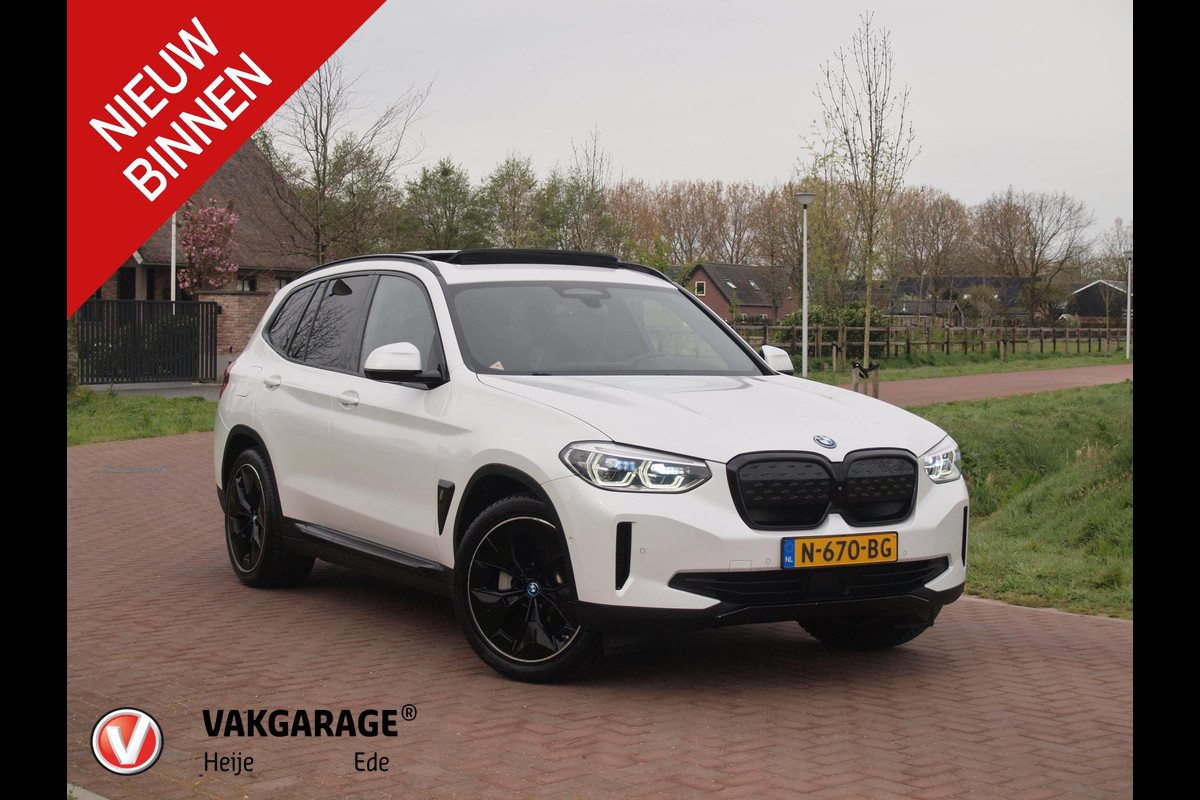 BMW iX3 High Executive 80 kWh | Panoramadak | Trekhaak | Head-Up Display | 360 Camera | Harman Kardon | Sfeerverlichting |