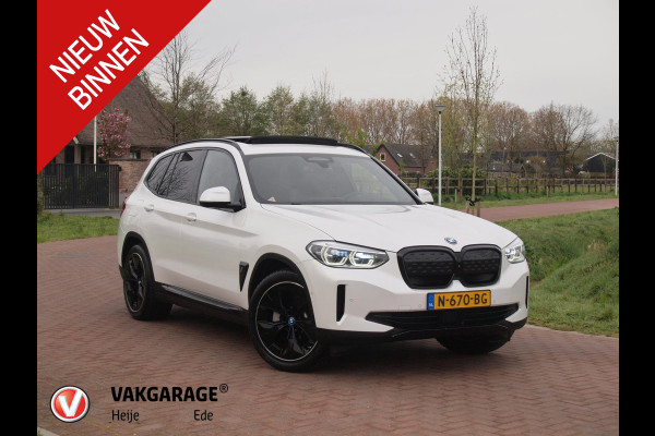 BMW iX3 High Executive 80 kWh | Panoramadak | Trekhaak | Head-Up Display | 360 Camera | Harman Kardon | Sfeerverlichting |
