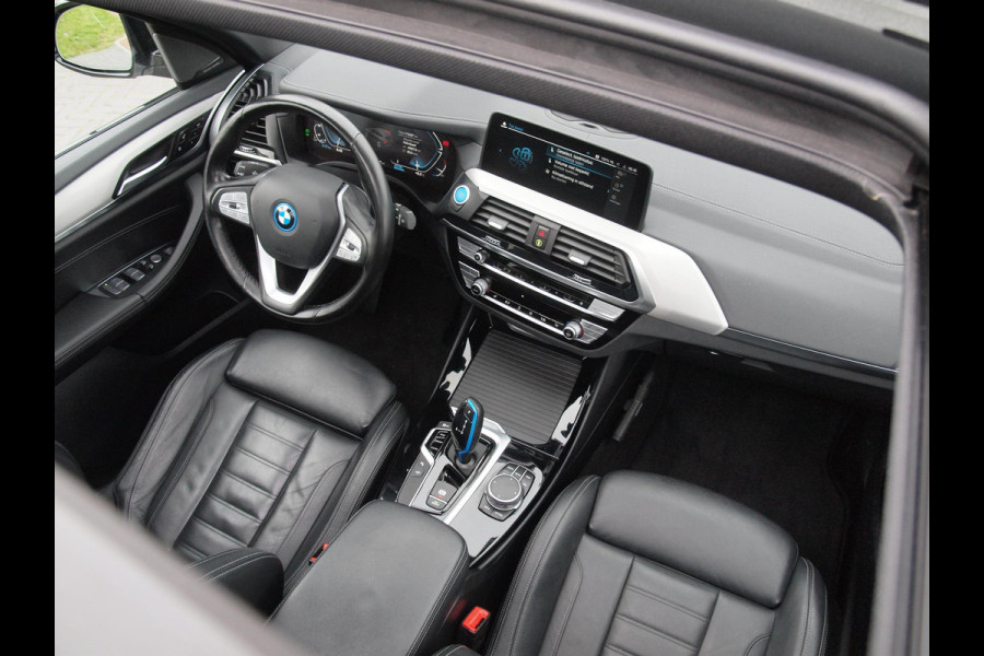 BMW iX3 High Executive 80 kWh | Panoramadak | Trekhaak | Head-Up Display | 360 Camera | Harman Kardon | Sfeerverlichting |