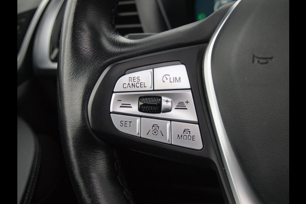 BMW iX3 High Executive 80 kWh | Panoramadak | Trekhaak | Head-Up Display | 360 Camera | Harman Kardon | Sfeerverlichting |