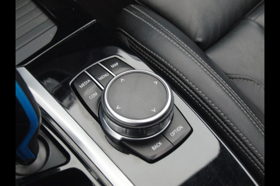 BMW iX3 High Executive 80 kWh | Panoramadak | Trekhaak | Head-Up Display | 360 Camera | Harman Kardon | Sfeerverlichting |