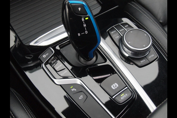 BMW iX3 High Executive 80 kWh | Panoramadak | Trekhaak | Head-Up Display | 360 Camera | Harman Kardon | Sfeerverlichting |