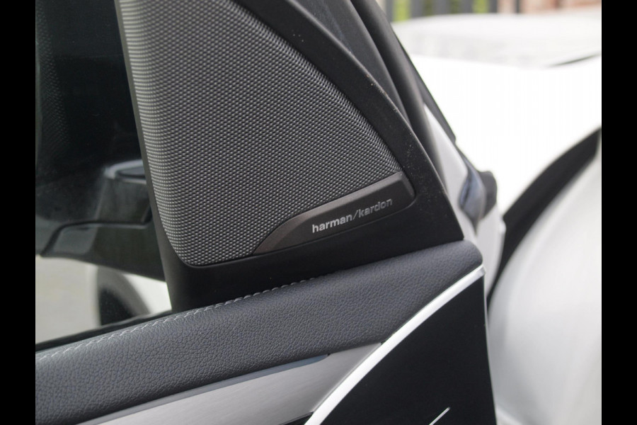 BMW iX3 High Executive 80 kWh | Panoramadak | Trekhaak | Head-Up Display | 360 Camera | Harman Kardon | Sfeerverlichting |