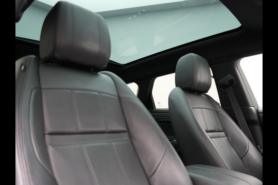 Land Rover Range Rover Evoque P300e AWD R-Dynamic PHEV 309pk | Panodak | 360 Camera | Adaptive Cruise | Head Up | Meridian Audio | Lederen Sportstoelen Memory & Verwarmd | Keyless | Apple Carplay | Sfeerverlichting | Navigatie | Virtual | DAB | Plug In Hybrid |