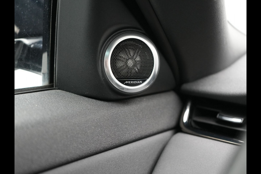 Land Rover Range Rover Evoque P300e AWD R-Dynamic PHEV 309pk | Panodak | 360 Camera | Adaptive Cruise | Head Up | Meridian Audio | Lederen Sportstoelen Memory & Verwarmd | Keyless | Apple Carplay | Sfeerverlichting | Navigatie | Virtual | DAB | Plug In Hybrid |