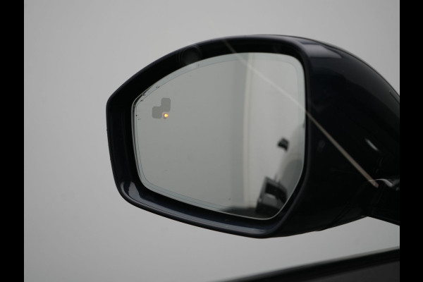 Land Rover Range Rover Evoque P300e AWD R-Dynamic PHEV 309pk | Panodak | 360 Camera | Adaptive Cruise | Head Up | Meridian Audio | Lederen Sportstoelen Memory & Verwarmd | Keyless | Apple Carplay | Sfeerverlichting | Navigatie | Virtual | DAB | Plug In Hybrid |