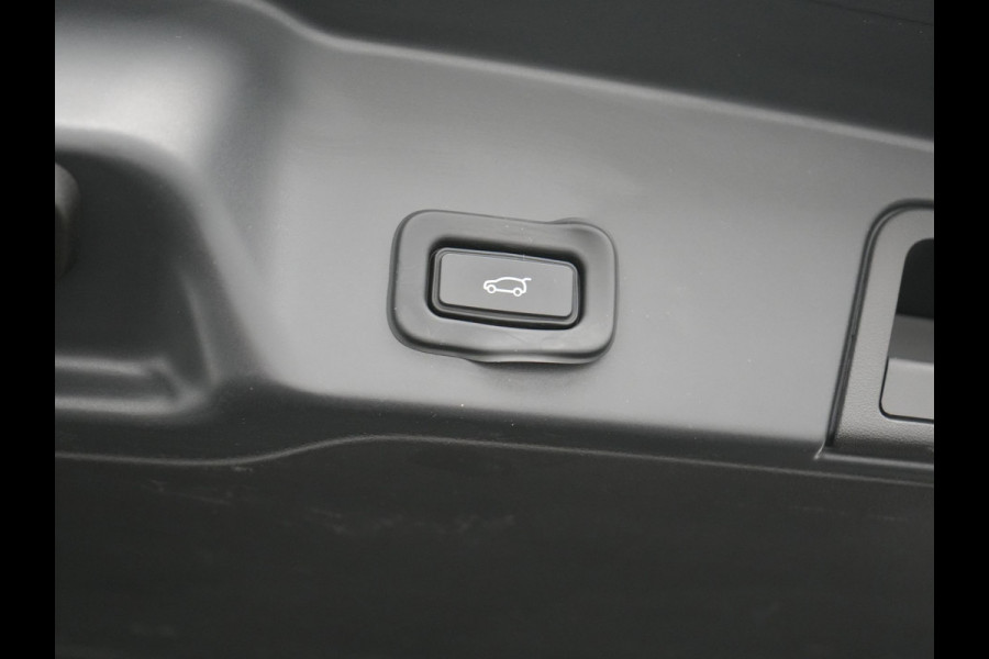 Land Rover Range Rover Evoque P300e AWD R-Dynamic PHEV 309pk | Panodak | 360 Camera | Adaptive Cruise | Head Up | Meridian Audio | Lederen Sportstoelen Memory & Verwarmd | Keyless | Apple Carplay | Sfeerverlichting | Navigatie | Virtual | DAB | Plug In Hybrid |