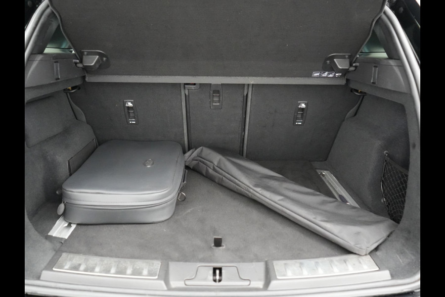 Land Rover Range Rover Evoque P300e AWD R-Dynamic PHEV 309pk | Panodak | 360 Camera | Adaptive Cruise | Head Up | Meridian Audio | Lederen Sportstoelen Memory & Verwarmd | Keyless | Apple Carplay | Sfeerverlichting | Navigatie | Virtual | DAB | Plug In Hybrid |