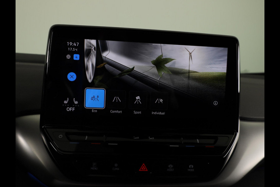 Volkswagen ID.4 First 77 kWh 204pk SoH 88,9 | Camera| Parkeersensoren | Sfeerverlichting | Navigatie | Stoelverwarming| Stuurverwarming | Zwenkbare Trekhaak |