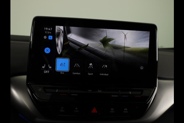 Volkswagen ID.4 First 77 kWh 204pk SoH 88,9 | Camera| Parkeersensoren | Sfeerverlichting | Navigatie | Stoelverwarming| Stuurverwarming | Zwenkbare Trekhaak |
