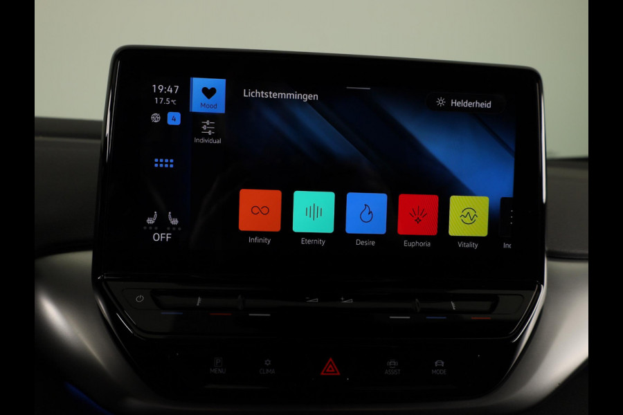 Volkswagen ID.4 First 77 kWh 204pk SoH 88,9 | Camera| Parkeersensoren | Sfeerverlichting | Navigatie | Stoelverwarming| Stuurverwarming | Zwenkbare Trekhaak |
