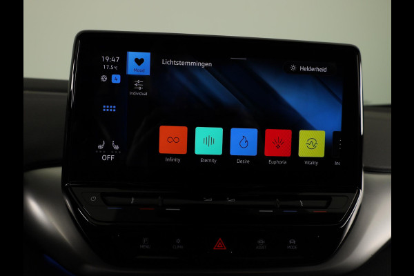 Volkswagen ID.4 First 77 kWh 204pk SoH 88,9 | Camera| Parkeersensoren | Sfeerverlichting | Navigatie | Stoelverwarming| Stuurverwarming | Zwenkbare Trekhaak |