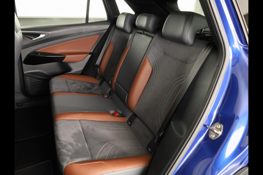 Volkswagen ID.4 First 77 kWh 204pk SoH 88,9 | Camera| Parkeersensoren | Sfeerverlichting | Navigatie | Stoelverwarming| Stuurverwarming | Zwenkbare Trekhaak |